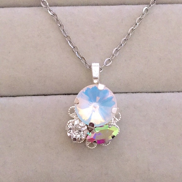 White Opal + Aurora Borealis Rivoli Crystal Silver Pendant Drop Necklace - Picture 7 of 9